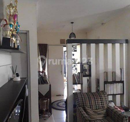 Dijual Rumah 2 Lantai Luas 200m2 4 Kamar Tidur View Kolam Renang Grandwisata Bekasi 2