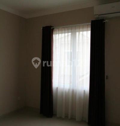 Disewakan rumah dua lantai full furnished dalam perumahan ada kolam renang grandwisata bekasi 2