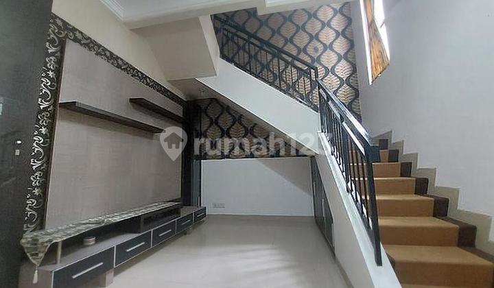 For Rent: 2-Story House in West Esplanade with 6 Bedrooms, Located in Grandwisata Cluster, Bekasi