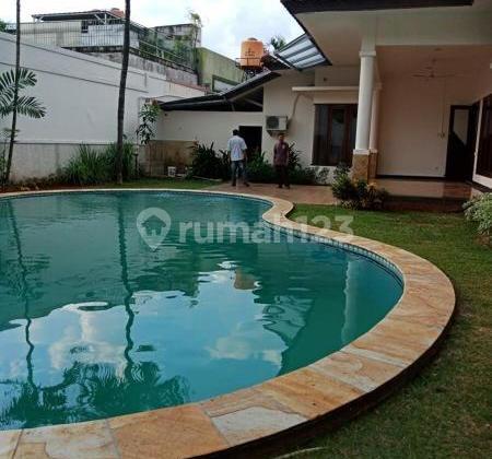 Disewakan Rumah di Kemang Ada Pools Jakarta Selatan