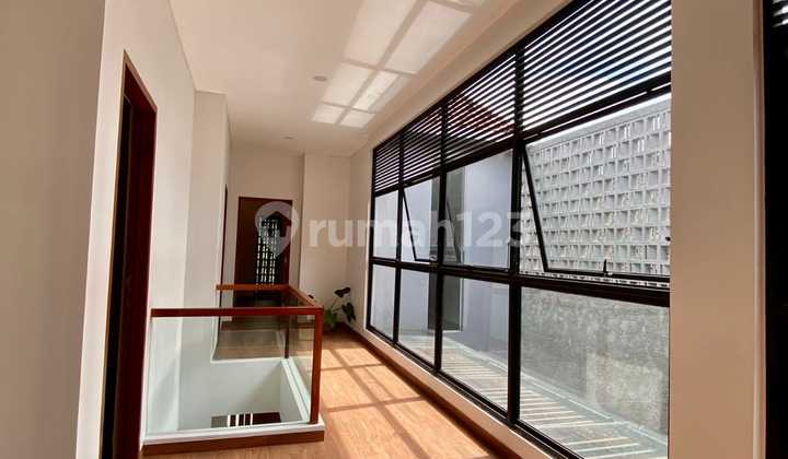 Rumah modern di Komplek Villa Delima 2