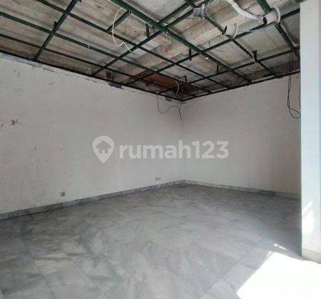 Rumah 2 lantai hitung tanah di Intercon Kebon Jeruk 2