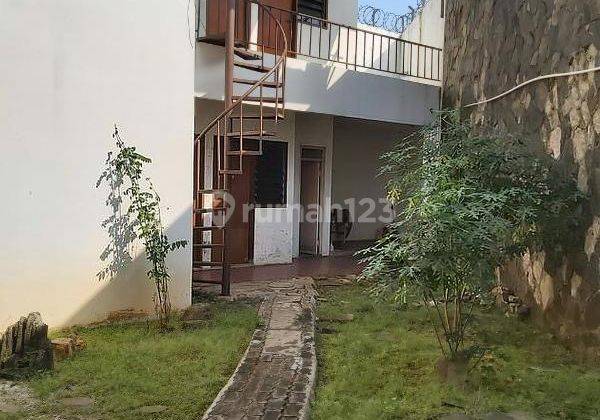 Di jual rumah di Kembangan Raya, lokasi dekat Puri Indah 1