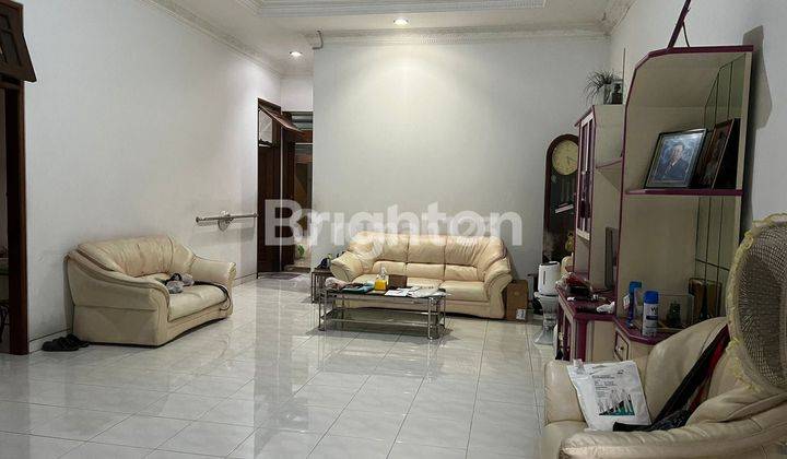 RUMAH SEMI FURNISH DEKAT PASAR GEDE DAN BALAI KOTA SOLO 1