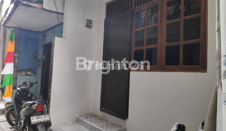 Rumah 3 Lantai Bagus Unfurnished Sertifikat Hak Milik di KARTINI RAYA, Jakarta Pusat 1