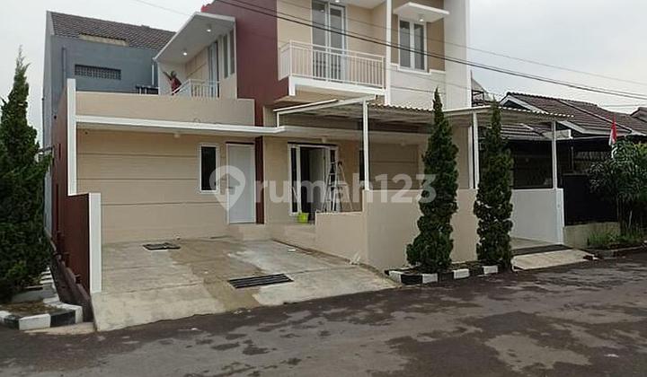Rumah dijual di Bumi Adipura Bandung posisi Hoek lokasi strategis tidak banjir