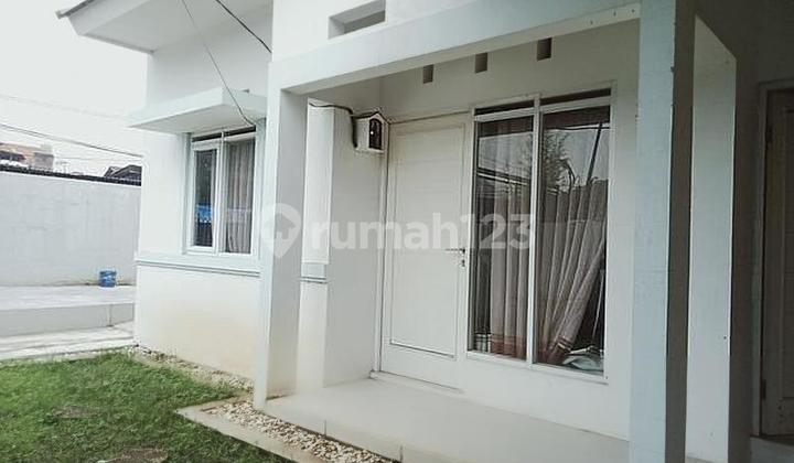 Rumah dijual lokasi hoek cocok buat tempat tinggal dan ruang usaha di jalan utama dan perumahan cisaranten