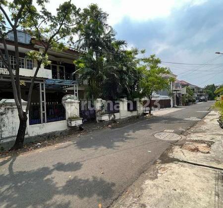 Tebet timur rumah lama akses 3 mobil lingkungan nyaman lokasi strategis. 2