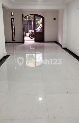 Rumah Mewah full marmer harga murah tengah kotaakses 2 mobil 