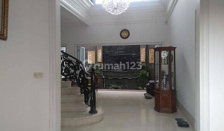 Dijual rumah klasik di Komplek Billy &amp; Moon 2