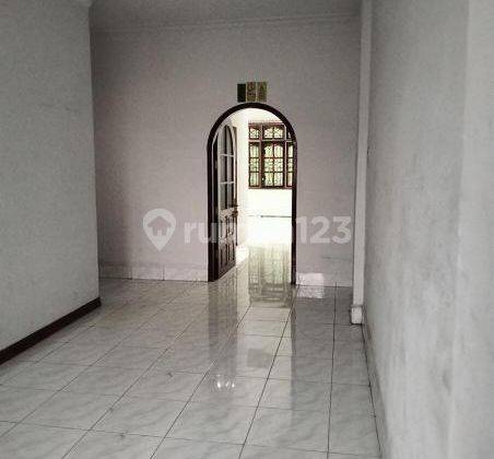 Disewakan Rumah 3 Lantai Jalan Sampali, Medan 2