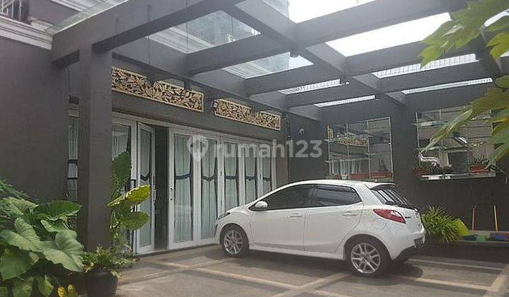 Rumah mewah dengan kolam renang 2 lantai di  jak sel 2