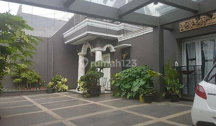 Rumah mewah dengan kolam renang 2 lantai di  jak sel 2