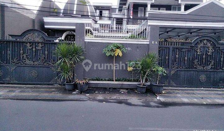 Rumah mewah dengan kolam renang 2 lantai di  jak sel 1