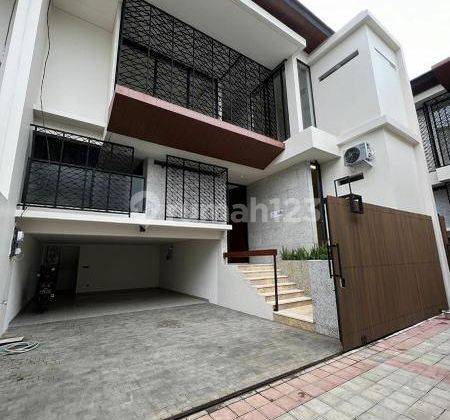 Dijual rumah baru tropical modern dalam town house kemang 1