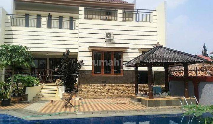 rumah di pancoran ada kolam renang 1