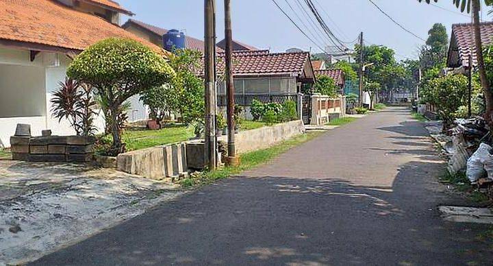 Dijual BU Rumah asri di tengah kota SHM lokasi Tangerang selatan 2