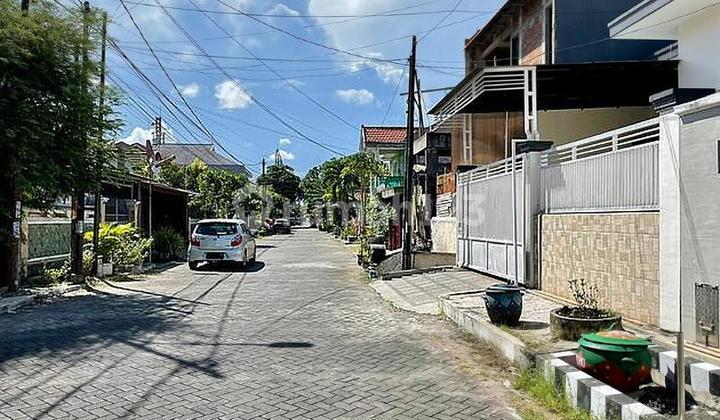 Barata Jaya Jual Rumah Minimalis Terawat Strategis Tengah Kota