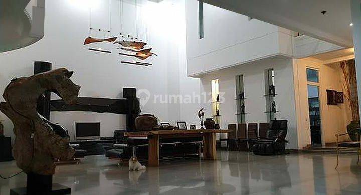 Rumah Luxury Dijual di Sayap Dago Terawat  2