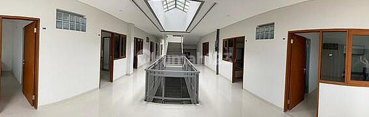 Di Kosan Mewah Dago Bandung Dekat Itb