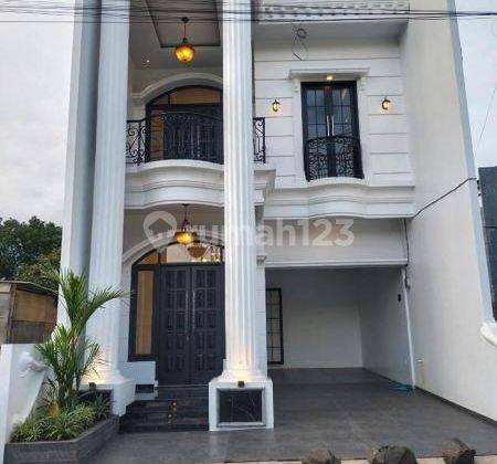 Dijual Rumah Classic Mewah Dalam Townhouse Jakarta Selatan 1