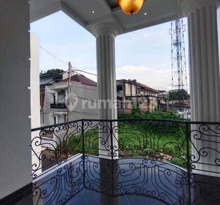 Dijual Rumah Classic Mewah Dalam Townhouse Jakarta Selatan 2