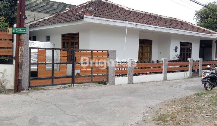 RUMAH BESAR LINGKUNGAN PERUMAHAN DEKAT XT SQUARE KOTA GEDE 1