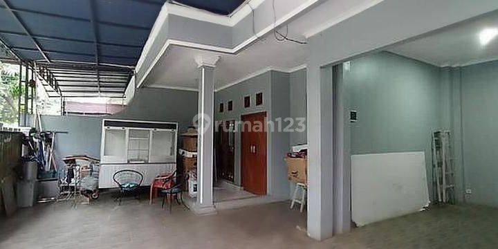 Di jual cepat rumah mewah 2lt ,akses jalan depan lebar. 2