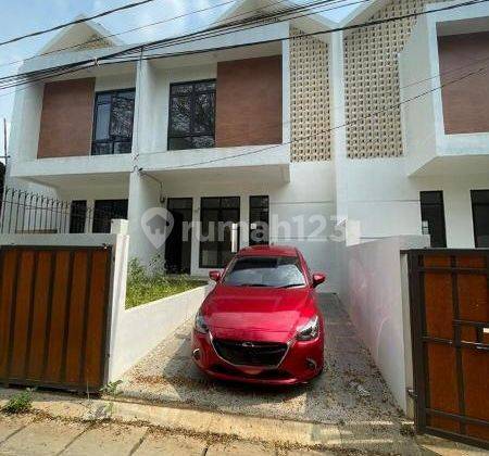 Rumah cantik rapi siap huni 2 lantai dekat situ Parigi,Tangerang 1