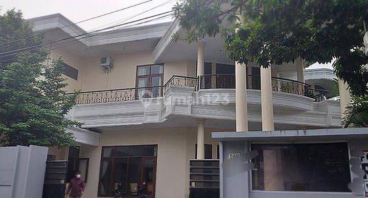 Disewakan Rumah 700/t800 5BR 2 lt clasic spool Kemang area jaksel 1