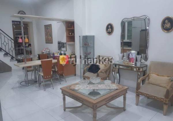 Rumah siap huni pinggir jalan ramai di Tomang Jakarta Barat 2