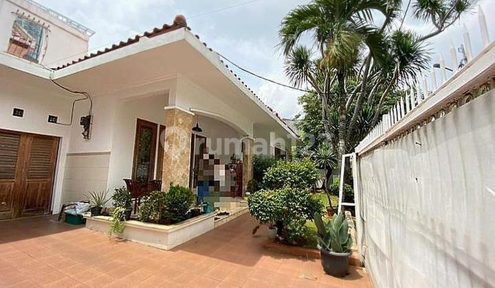 Rumah di Dharmawangsa Kebayoran baru, Jakarta selatan Rumah di Dharmawangsa Kebayoran baru, Jakarta selatan