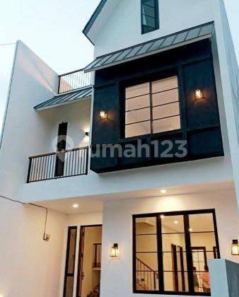 Rumah Type Modern Farmhouse Dalam Cluster 3 Lantai di Jagakarsa 2