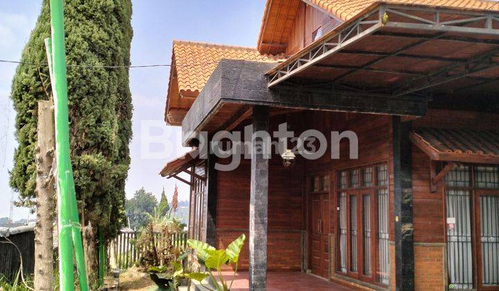 Villa 2 Lantai Bergaya Etnik Kayu Cantik di Parongpong Lembang 1