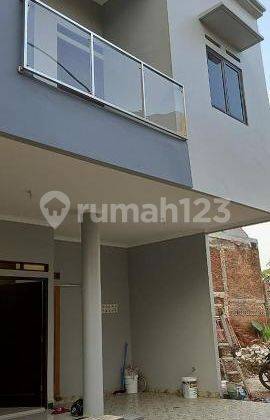 1 unit terakhir rumah 3 lt dalam cluster lokasi sangat strategis balekambang condet 1