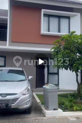 rumah modern minimalis di Summarecon 1