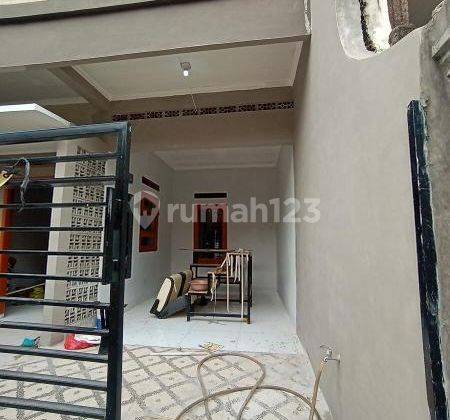 Rumah cantik dan baru dua lantai siap huni harga di bawah 1 M di sayap Jl Margacinta 1