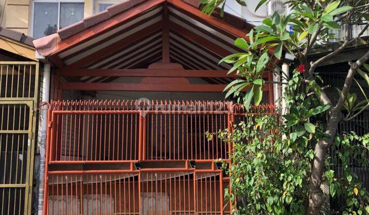 RUMAH HADAP TAMAN KOMPLEK/LAPANGAN OLAHRAGA DI TAMAN PALEM LESTARI JAKARTA BARAT 1