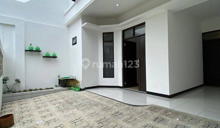 Di Jual Dengan Harga Bersahabat Rumah Cozy Konsep Moden Minimalis di Senopati 2