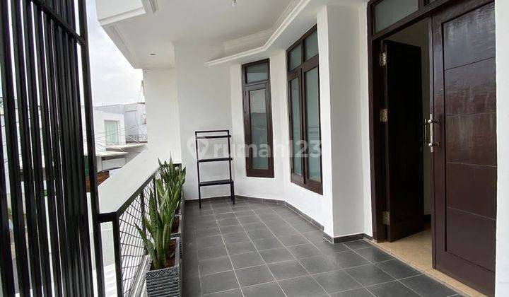 Di Jual Dengan Harga Bersahabat Rumah Cozy Konsep Moden Minimalis di Senopati 1