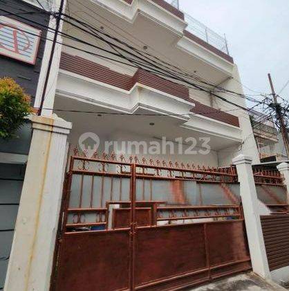 Rumah 3 Lantai Luas 8,5x21 178,5m2 Type 4+2KT di Palmerah Jakarta Barat 1