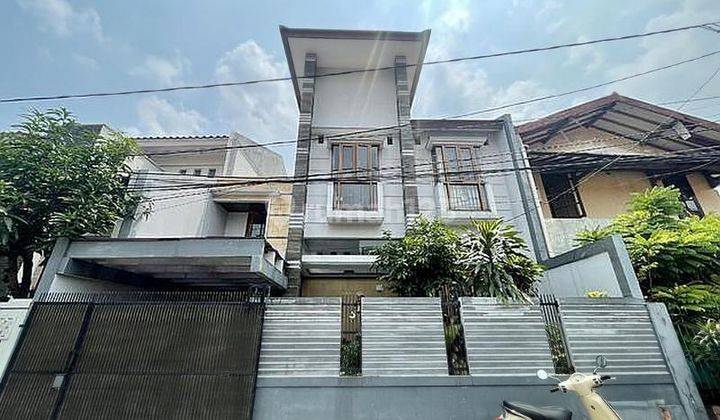 Rumah di Tebet Utara Akses Jalan 2 Mobil, 1 Arah 2