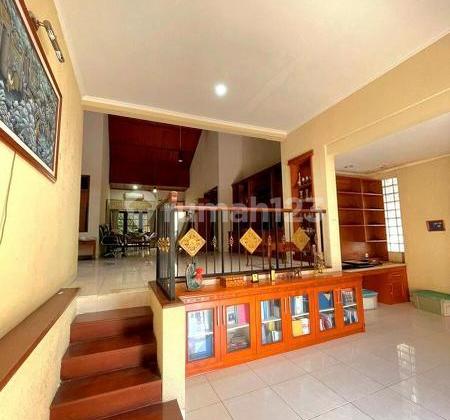 Rumah dengan Pekarangan Luas di Ciputat, Tangerang Selatan Rumah dengan Pekarangan Luas di Ciputat, Tangerang Selatan