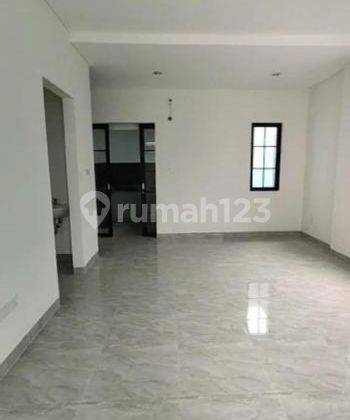 Rumah Mewah Lokasi Strategis 3lt di Lavon Swan City 2