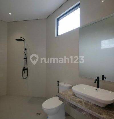 Rumah Hoek 3 Lantai Luas 214m2 Type 4+2KT di Cluster Costarica Modernland Tangerang City 2