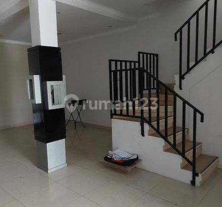 Rumah 2 Lantai Luas 9x18 162m2 Type 3+1KT di Perumahan Gading Serpong Tangerang 2