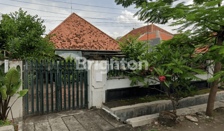 rumah dekat balai kota,dan SMA komplek di jl wuni sby 1