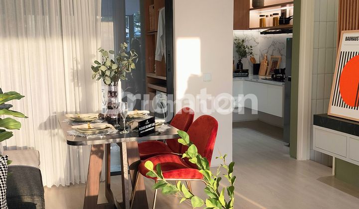 NORTHWEST CENTRAL CITRALAND, RUMAH 3 LANTAI START 1 M-AN  PERTAMA RUMAH 3 LANTAI LAKE VIEW DI SURABAYA