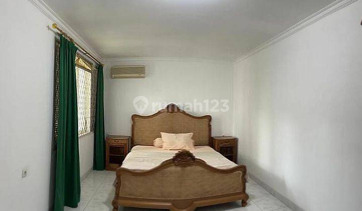  Rumah Semi Furnished Bagus Dengan Kolam Renang Di Tengah Kota 2