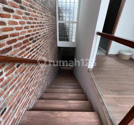 Rumah Desain Modern Industrial di Villa Delima Lebak Bulus